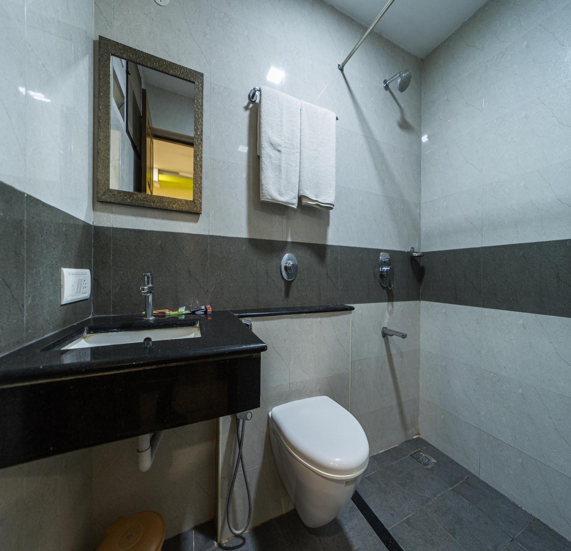 Hotel Sau Residency à Kanchipuram Extérieur photo